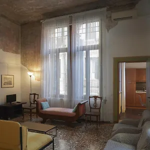 Melusina Rialto Historical Center Veneza